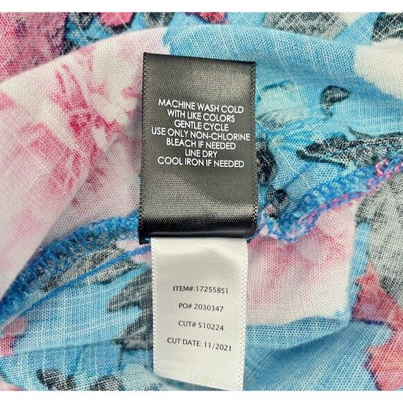 Torrid Women's Floral Rayon Slub Button-Front Flutter Sleeve Top 2 Plus Size - Picture 7 of 15